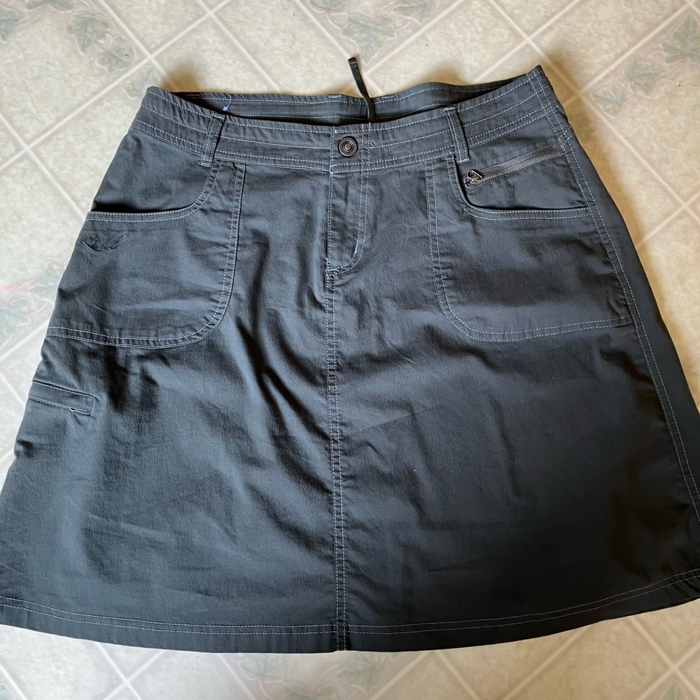 Kuhl Short Vala Nylon Gray Skirt zip close pocket flat front